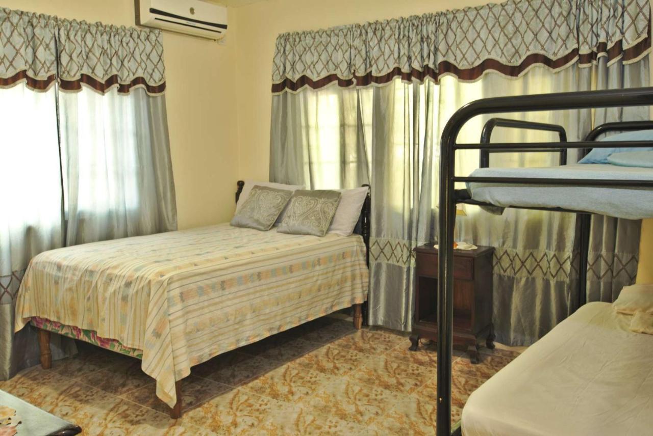 Dancehall Hostel Kingston Esterno foto